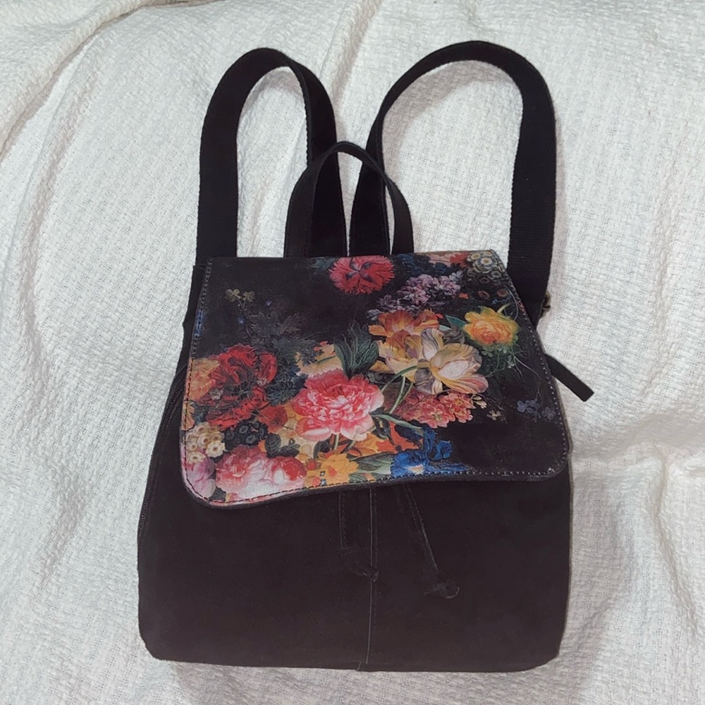 Like new Vintage Victorian Trading Company Floral Leather backpack